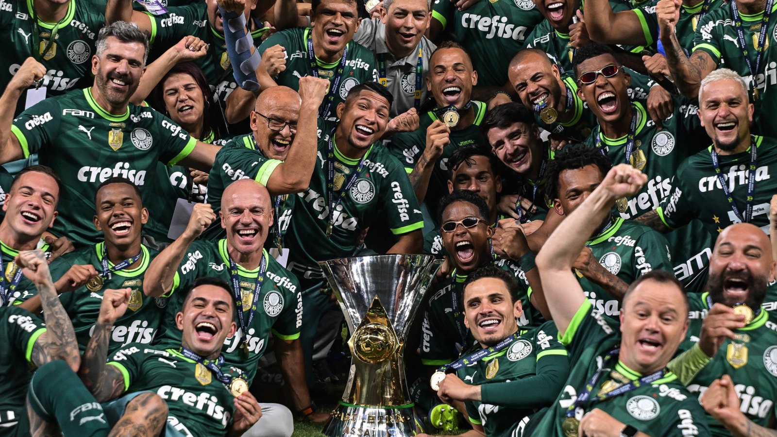 Suárez e Aline Gomes ganham Bola de Ouro do Campeonato Brasileiro
